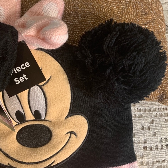 NWT, Disney Minnie Mouse Hat and Gloves Set - Picture 8 of 9